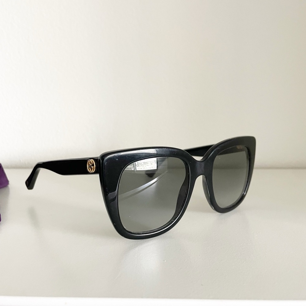 Gucci Sunglasses Women's GG0163s